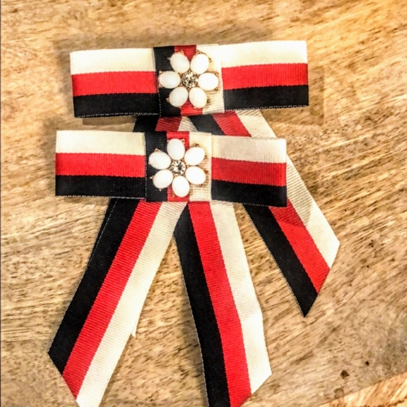 Beautiful Ribbon Brooch - Picture 2 of 2